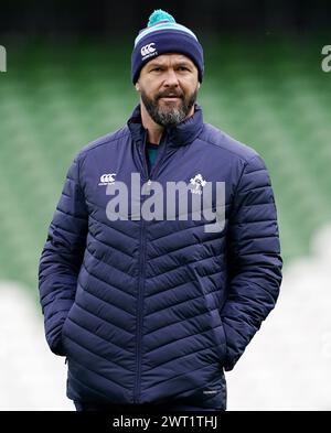 L'allenatore irlandese Andy Farrell durante la corsa della squadra all'Aviva Stadium di Dublino. Data foto: Venerdì 15 marzo 2024. Foto Stock