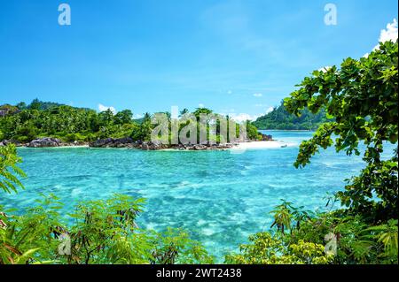 Bay Anse l'Islette si trova nella parte occidentale dell'isola di Mahe. Foto Stock