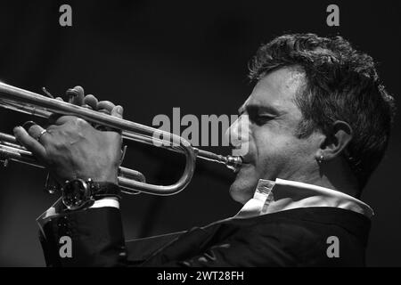 Il trombettista jazz Paolo Fresu durante un concerto al Centro Campania Foto Stock