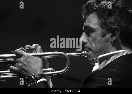 Il trombettista jazz Paolo Fresu durante un concerto al Centro Campania Foto Stock