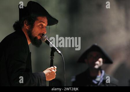 Vinicio Capossela suona dal vivo al Pomigliano Jazz Festival Foto Stock