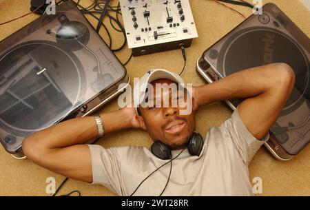 Il calciatore del Cardiff City Danny Gabbidon che vorrebbe anche farcela come DJ. Foto Stock