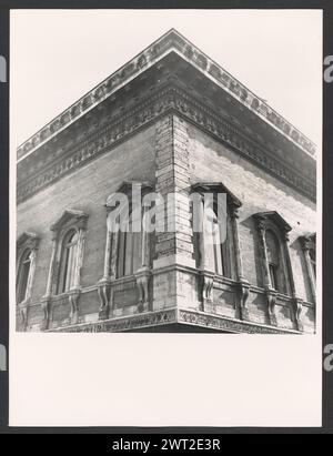 Lazio Roma Palazzo Farnese. Hutzel, Max 1960-1990 Vista esterna della facciata e fianco del palazzo del XVI secolo (1514) di Antonio da Sangallo il giovane, proseguita da Michelangelo, completato da della porta. Viste dettagliate delle finestre e del portale. Note generali: Alcune viste sono tratte dalla sequenza di via di Monserrato e sono state assegnate nuove cifre. Il fotografo e studioso tedesco Max Hutzel (1911-1988) fotografò in Italia dai primi anni '1960 fino alla sua morte. Il risultato di questo progetto, citato da Hutzel come foto Arte minore, è un'accurata documentazione dello sviluppo storico dell'arte Foto Stock