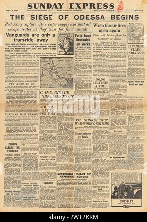 La prima pagina del Sunday Express 1944 riporta Battle for Odessa e la bomba dell'aeronautica militare Braunschweig Foto Stock