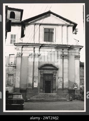 Lazio Rieti Rieti S. Ruffo. Hutzel, Max 1960-1990 Post-medievale: Architettura, scultura architettonica, pittura, decorazione in stucco. La chiesa fu originariamente costruita nel 1141, ma fu completamente ridisegnata nel 1746, con una facciata barocca e interni in marmo e stucco dorato. In una cappella laterale si trova il dipinto l'Angelo Guardiano, attribuito a Giovanni Antonio Galli (detto lo Spadarino). Il fotografo e studioso tedesco Max Hutzel (1911-1988) fotografò in Italia dai primi anni '1960 fino alla sua morte. Il risultato di questo progetto, citato da Hutzel come foto Arte minore, è documentato in modo approfondito Foto Stock