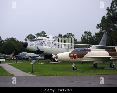 Eglin Air Force base, Florida, Stati Uniti - 9 agosto 2012: MIG-29 russo e aerei americani all'Air Force Armament Museum. Foto Stock