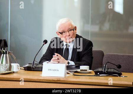 Jaroslaw Kaczynski parla alla commissione parlamentare durante il cosiddetto caso Pegasus interrogatorio. Jaroslaw Kaczynski, il principale leader dell'opposizione polacca ed ex primo ministro, è stato interrogato da una commissione parlamentare che indaga sull'uso di spyware di Pegasus da parte di Israele quando era al potere il suo partito di estrema destra per la legge e la giustizia. L'uso di questo avanzato spyware contro gli oppositori politici è una delle cose che danneggiano le credenziali democratiche di quel governo. Lo spyware Pegasus doveva essere usato per combattere il terrorismo, ma come rivelato dalla compagnia canadese Citizen Lab, Pegasus lo era Foto Stock
