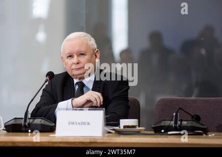 Jaroslaw Kaczynski parla alla commissione parlamentare durante il cosiddetto caso Pegasus interrogatorio. Jaroslaw Kaczynski, il principale leader dell'opposizione polacca ed ex primo ministro, è stato interrogato da una commissione parlamentare che indaga sull'uso di spyware di Pegasus da parte di Israele quando era al potere il suo partito di estrema destra per la legge e la giustizia. L'uso di questo avanzato spyware contro gli oppositori politici è una delle cose che danneggiano le credenziali democratiche di quel governo. Lo spyware Pegasus doveva essere usato per combattere il terrorismo, ma come rivelato dalla compagnia canadese Citizen Lab, Pegasus lo era Foto Stock