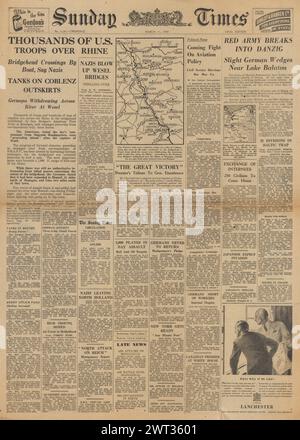 La prima pagina del Sunday Times 1945 riporta che le forze statunitensi attraversano il ponte Remagen e l'Armata Rossa entra a Danzica Foto Stock