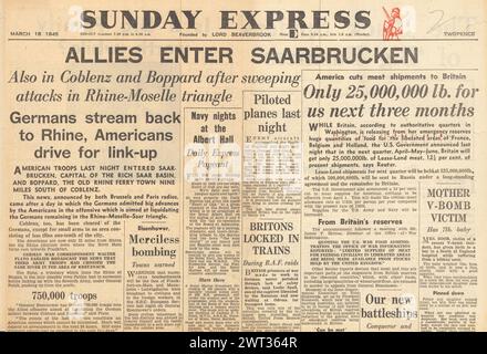 La prima pagina del Sunday Express 1945 riporta che gli Alleati entrano a Saarbrucken Foto Stock