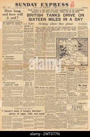 1945 la prima pagina del Sunday Express riporta la ritirata delle forze tedesche in Occidente Foto Stock