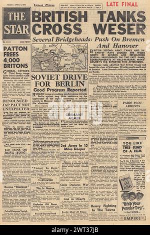 1945 la prima pagina della Star riporta che la Russia pone fine al patto di neutralità con il Giappone, i carri armati britannici attraversano il Weser e l'Armata Rossa si dirigono verso Berlino Foto Stock