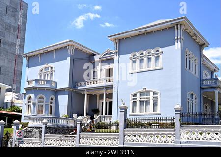 SAN JOSE, PROVINCIA DI SAN JOSE, COSTA RICA: Conosciuto come il Castello Blu, questo edificio è la sede dell'Assemblea legislativa della Repubblica del Costa Rica. Foto Stock