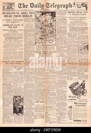 1945 la prima pagina del Daily Telegraph riportava la battaglia per Berlino, l'avanzata dell'esercito britannico verso Amburgo, i campi di concentramento e i crimini di guerra e l'avanzata dell'ottava armata su Ferrara Foto Stock