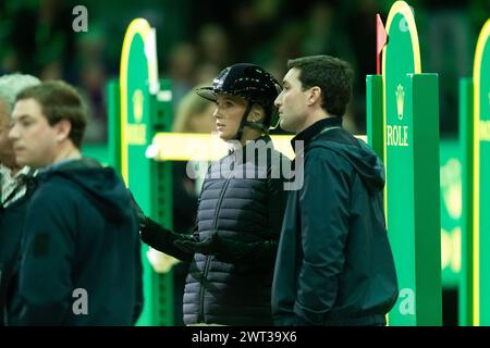 Denbosch, Paesi Bassi - 10 marzo 2024. Jana Wargers della Germania percorre il percorso davanti al Rolex Grand Prix di 1,60 m. Foto Stock