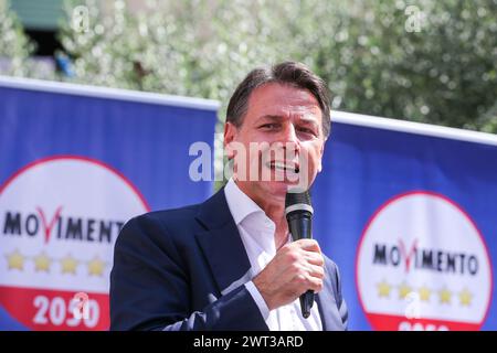 Il politico Giuseppe Conte, presidente del movimento 5 Stelle, durante un incontro politico per le elezioni del sindaco della città di Napoli. Foto Stock