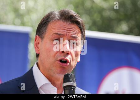 Il politico Giuseppe Conte, presidente del movimento 5 Stelle, durante un incontro politico per le elezioni del sindaco della città di Napoli. Foto Stock