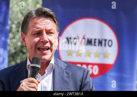 Il politico Giuseppe Conte, presidente del movimento 5 Stelle, durante un incontro politico per le elezioni del sindaco della città di Napoli. Foto Stock