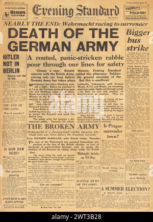 1945 Evening Standard prima pagina che riporta la morte dell'esercito tedesco Foto Stock