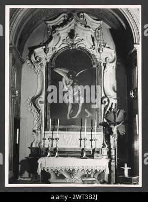 Lazio Rieti Rieti S. Ruffo. Hutzel, Max 1960-1990 Post-medievale: Architettura, scultura architettonica, pittura, decorazione in stucco. La chiesa fu originariamente costruita nel 1141, ma fu completamente ridisegnata nel 1746, con una facciata barocca e interni in marmo e stucco dorato. In una cappella laterale si trova il dipinto l'Angelo Guardiano, attribuito a Giovanni Antonio Galli (detto lo Spadarino). Il fotografo e studioso tedesco Max Hutzel (1911-1988) fotografò in Italia dai primi anni '1960 fino alla sua morte. Il risultato di questo progetto, citato da Hutzel come foto Arte minore, è documentato in modo approfondito Foto Stock