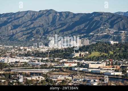 Teleobiettivo di Glendale e Verdugo Mountain nella contea di Los Angeles, California. Foto Stock