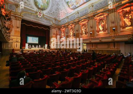 Vista sul teatro di corte, durante gli spazi del futuro convegno, organizzato dal Corriere del mezzogiorno all'interno del Palazzo reale Foto Stock
