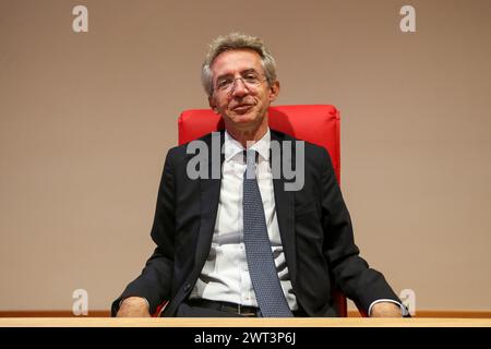 Il sindaco di Napoli, Gaetano Manfredi, durante l'inaugurazione della nuova sede dell'Università Federico II di Napoli, nel quartiere di Scampia Foto Stock