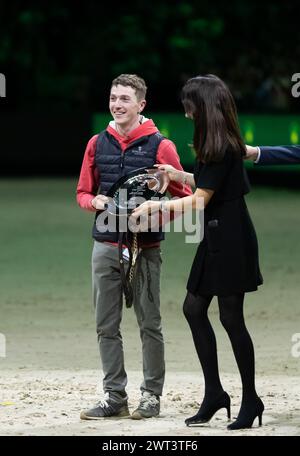 DenBosch, Paesi Bassi - 10 marzo 2024. Willem Greve dei Paesi Bassi in sella a uno stallone autostradale di 12 anni T.O.P. diventa il primo pilota olandese a farlo Foto Stock