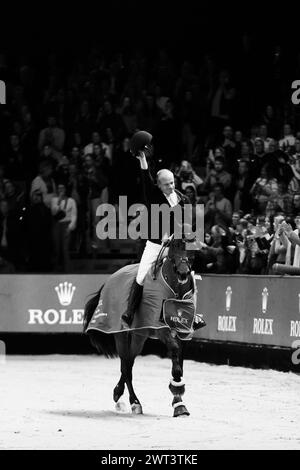 DenBosch, Paesi Bassi - 10 marzo 2024. Willem Greve dei Paesi Bassi in sella a uno stallone autostradale di 12 anni T.O.P. diventa il primo pilota olandese a farlo Foto Stock