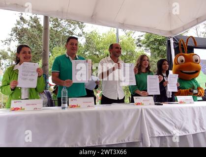 *** SIEMBRATON È IL BACINO DELLA VITA Cuenca, Ecuador 15 marzo 2024 nella mattina di oggi nel settore del Ponte rotto si è tenuto l'evento Siembraton is LIFE 2024 per la giornata Mondiale dell'acqua, anche la firma di accordi da parte del governo provinciale, sindaco e EMAC per piantare un milione di alberi foto Boris Romoleroux API SOI SIEMBRATONESVIDA BACINO SIEMBRATONESVIDA 6402466eada5d1a26110dff2fc7276d1 Copyright: xBORISxROMOLEROUXx Foto Stock