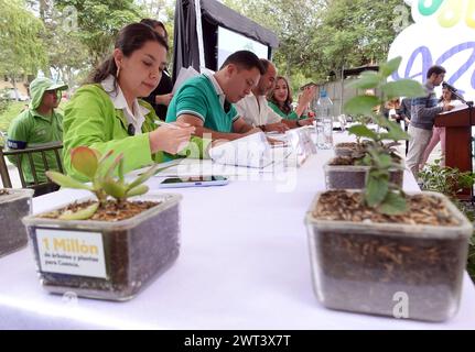 *** SIEMBRATON È IL BACINO DELLA VITA Cuenca, Ecuador 15 marzo 2024 nella mattina di oggi nel settore del Ponte rotto si è tenuto l'evento Siembraton is LIFE 2024 per la giornata Mondiale dell'acqua, anche la firma di accordi da parte del governo provinciale, sindaco e EMAC per piantare un milione di alberi foto Boris Romoleroux API SOI SIEMBRATONESVIDA BACINO SIEMBRATONESVIDA f29c34f7330b6de232f40c58bbddf637 Copyright: xBORISxROMOLEROUXx Foto Stock