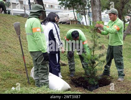 *** SIEMBRATON È IL BACINO DELLA VITA Cuenca, Ecuador 15 marzo 2024 nella mattina di oggi nel settore del Ponte rotto si è tenuto l'evento Siembraton is LIFE 2024 per la giornata Mondiale dell'acqua, anche la firma di accordi da parte del governo provinciale, sindaco e l'EMAC per piantare un milione di alberi foto Boris Romoleroux API SOI SIEMBRATONESVIDA BACINO 73e071a9b8e8e8e8f6d780075ef9d4a8d Copyright: xBORISxROMOLEROUXx Foto Stock