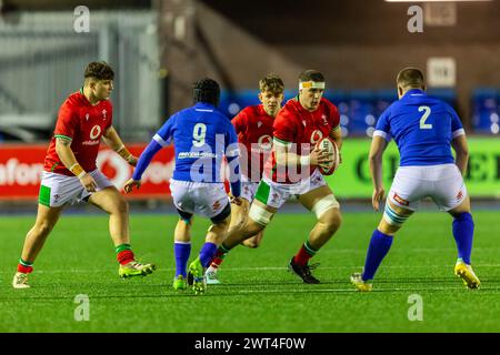 Cardiff, Regno Unito. 15 marzo 2024. Morgan Morse degli U20 del Galles fa una pausa durante la partita del campionato U20 Six Nations 2024, Galles U20 contro Italia U20 al Cardiff Arms Park di Cardiff venerdì 15 marzo 2024. foto di Dan Minto/Andrew Orchard fotografia sportiva/ Alamy Live News crediti: Andrew Orchard fotografia sportiva/Alamy Live News Foto Stock