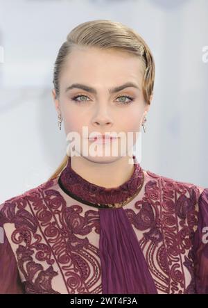 LOS ANGELES, CALIFORNIA - 12 APRILE: La modella cara Delevingne arriva agli MTV Movie Awards 2015 al Nokia Theatre L.A. Live il 12 aprile 2015 a Los Angeles, CA Foto Stock