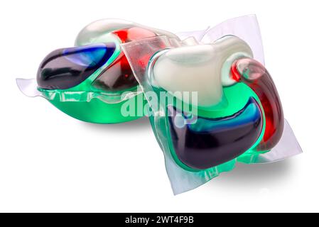 Capsule di gel di lavaggio con detergente per bucato isolato su sfondo bianco con percorso di ritaglio Foto Stock