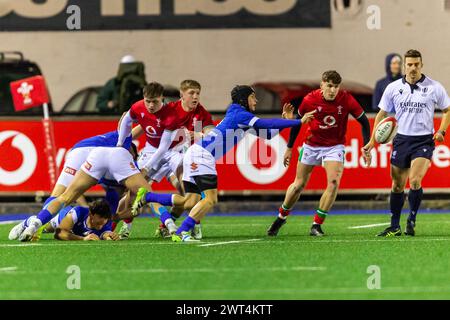 Cardiff, Regno Unito. 15 marzo 2024. Lorenzo Casilio dell'Italia U20 (c) in azione durante la partita del campionato U20 sei Nazioni 2024, Galles U20 contro Italia U20 al Cardiff Arms Park di Cardiff venerdì 15 marzo 2024. foto di Dan Minto/Andrew Orchard fotografia sportiva/ Alamy Live News crediti: Andrew Orchard fotografia sportiva/Alamy Live News Foto Stock