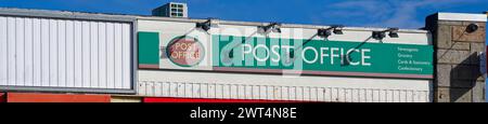 Londra, Inghilterra, Regno Unito, 2 marzo 2024, Royal mail Post Office e segnaletica sulla strada principale Foto Stock