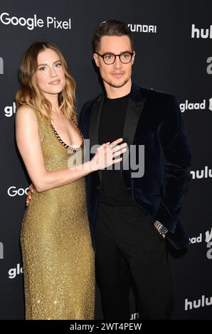 BEVERLY HILLS, CALIFORNIA - 14 MARZO: (L-R) Allison Williams e Alexander Dreymon partecipano al 35° GLAAD Media Awards annuale al Beverly Hilton Hot Foto Stock