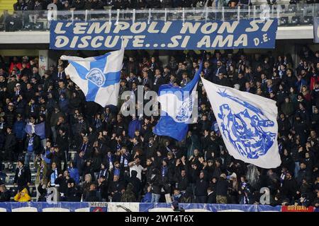 Empoli, Italia. 15 marzo 2024. Foto Marco Bucco/LaPresse 15 marzo 2024 - Empoli (FI), Italia Sport, calcio Empoli vs Bologna - Campionato italiano di calcio serie A TIM 2023/2024 - Stadio Castellani Empoli (FI). Nella foto: i tifosi dell'Empoli foto Marco Bucco/LaPresse 15 marzo 2024 - Empoli (FI), Italia Sport, calcio Empoli vs Bologna - Campionato Italiano di calcio serie A 2023/2024 - Castellani Stadio Empoli (FI). Nella foto: Empoli supporters Credit: LaPresse/Alamy Live News Foto Stock