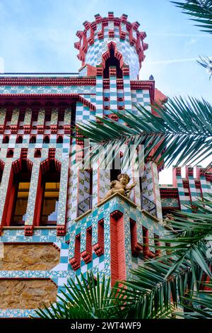 Vista esterna, dettagli di Casa Vicens, edificio di architettura modernista di Antoni Gaudí, quartiere di Gràcia, Barcellona, Spagna Foto Stock
