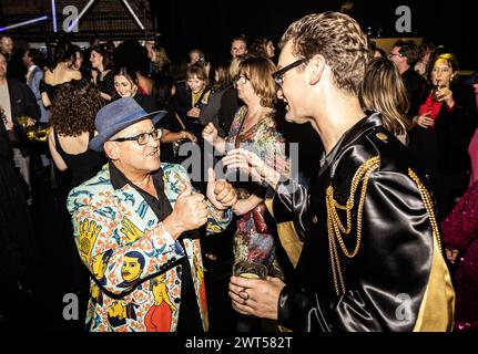 AMSTERDAM - Splinter Chabot e Tom Lanoye durante il 72° ballo del libro a Stadsschouwburg. ANP EVA PLEVIER netherlands Out - belgio Out crediti: ANP/Alamy Live News Foto Stock