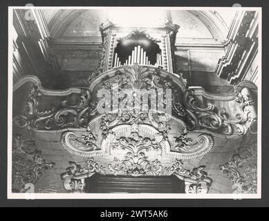 Lazio Rieti Rieti S. Ruffo. Hutzel, Max 1960-1990 Post-medievale: Architettura, scultura architettonica, pittura, decorazione in stucco. La chiesa fu originariamente costruita nel 1141, ma fu completamente ridisegnata nel 1746, con una facciata barocca e interni in marmo e stucco dorato. In una cappella laterale si trova il dipinto l'Angelo Guardiano, attribuito a Giovanni Antonio Galli (detto lo Spadarino). Il fotografo e studioso tedesco Max Hutzel (1911-1988) fotografò in Italia dai primi anni '1960 fino alla sua morte. Il risultato di questo progetto, citato da Hutzel come foto Arte minore, è documentato in modo approfondito Foto Stock