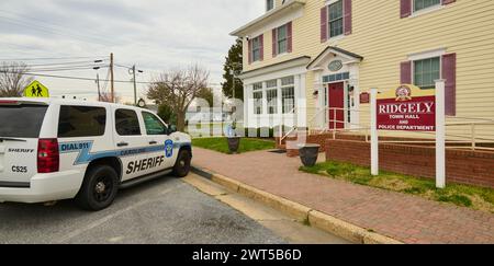 Ridgley, Maryland, Stati Uniti. 15 marzo 2024. Un incrociatore dello sceriffo del Maryland della Contea di Caroline, di stanza nel dipartimento di polizia nella piccola città di Ridgley, a seguito della sospensione dell'intera forza di polizia di Ridgley in attesa di un'indagine da parte degli ufficiali statali. (Credit Image: © Dominic Gwinn/ZUMA Press Wire) SOLO PER USO EDITORIALE! Non per USO commerciale! Foto Stock