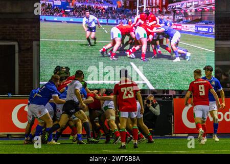 Cardiff, Regno Unito. 15 marzo 2024. Il gallese guida in avanti per la linea durante la partita del campionato U20 Six Nations 2024, Galles U20 contro Italia U20 al Cardiff Arms Park di Cardiff venerdì 15 marzo 2024. foto di Dan Minto/Andrew Orchard fotografia sportiva/ Alamy Live News crediti: Andrew Orchard fotografia sportiva/Alamy Live News Foto Stock