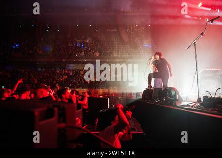 Gruppo post-punk britannico, Idles, che si esibisce dal vivo al Max-Schmeling-Halle di Berlino, supportando la release del nuovo album Tangk. Foto Stock