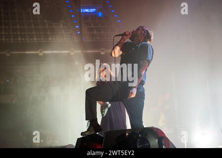 Gruppo post-punk britannico, Idles, che si esibisce dal vivo al Max-Schmeling-Halle di Berlino, supportando la release del nuovo album Tangk. Foto Stock