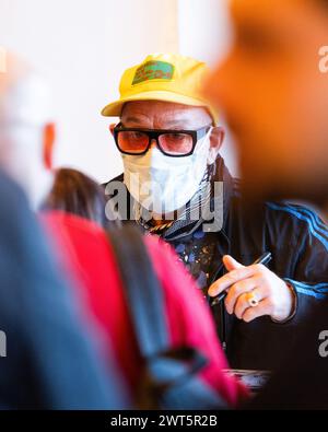 Milano, Italia. 15 marzo 2024. L'ex leader della rock band REM Michael Stipe è visto a Milano. Credito: SOPA Images Limited/Alamy Live News Foto Stock