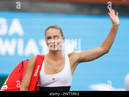 15 marzo 2024 Marta Kostyuk dell'Ucraina riconosce la folla dopo aver perso il suo match di semifinale contro IgA Swiatek della Polonia durante il BNP Paribas Open a Indian Wells, CA. Charles Baus/CSM credito: Cal Sport Media/Alamy Live News Foto Stock