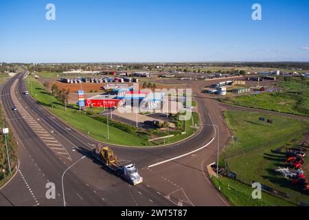 Antenna della United Petroleum Service Station sulla Warrego Highway Roma Queensland Australia Foto Stock