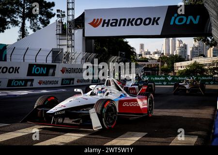 01 DENNIS Jake (gbr), Andretti Global, Porsche 99X Electric, azione durante l'ePrix di San Paolo 2024, 3° incontro del Campionato Mondiale ABB FIA Formula e 2023-24, sul circuito di San Paolo Street dal 24 al 26 marzo 2024 a San Paolo, Brasile - foto Paulo Maria / DPPI Foto Stock